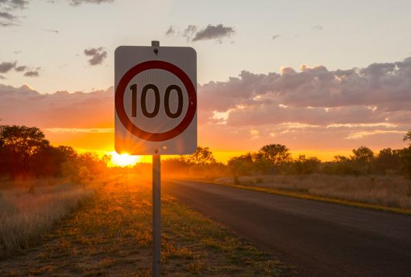 温顿附近的 100 公里/时标识 © Lauren Bath 版权所有