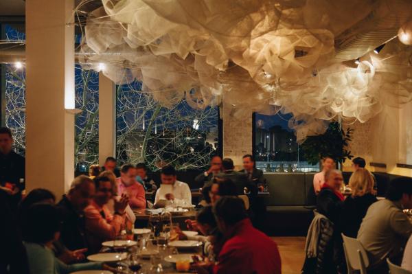 维多利亚州，墨尔本，汤卡餐厅 © 维多利亚州旅游局版权所有