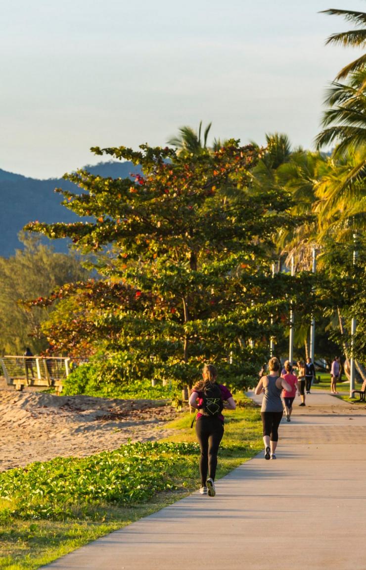 昆士兰州,凯恩斯(Cairns),滨海大道(Esplanade) © 昆士兰州旅游及活动推广局,Andrew Watson 昆士兰州,凯恩斯(Cairns),滨海大道(Esplanade) © 昆士兰州旅游及活动推广局,Andrew Watson
