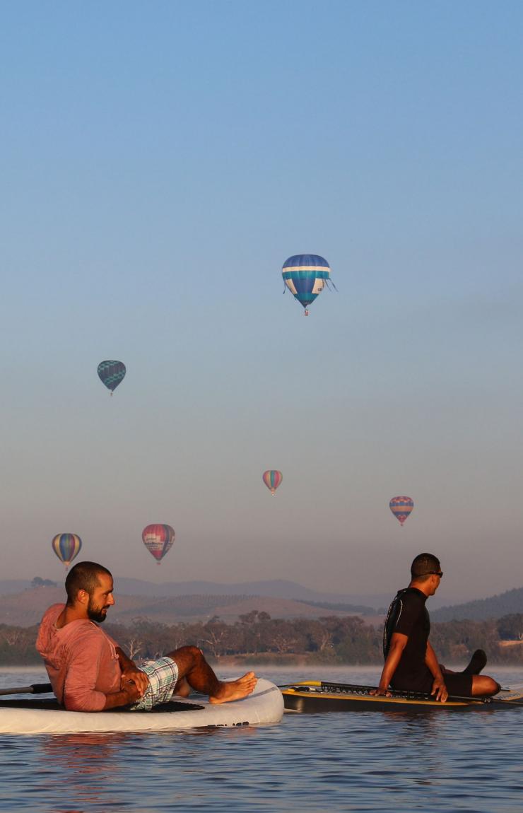 澳大利亚首都领地,堪培拉,伯利格里芬湖 (Lake Burley Griffin) © VisitCanberra 澳大利亚首都领地,堪培拉,伯利格里芬湖 (Lake Burley Griffin) © VisitCanberra