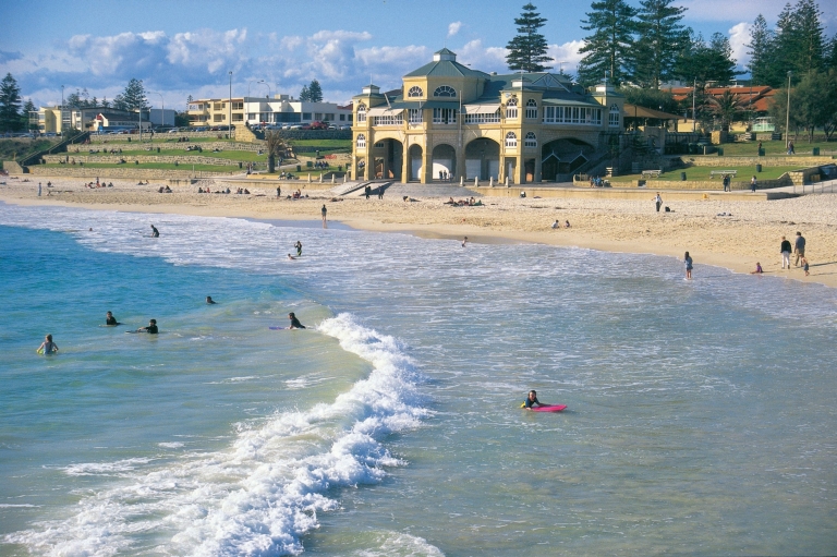西澳大利亚州,珀斯,科特斯洛海滩(Cottesloe Beach) © 西澳大利亚州旅游 西澳大利亚州,珀斯,科特斯洛海滩(Cottesloe Beach) © 西澳大利亚州旅游