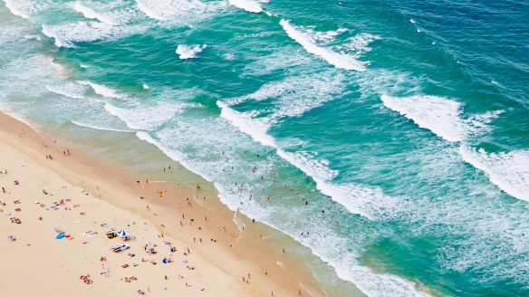 昆士兰，黄金海岸， Aerial海滩©澳大利亚旅游局