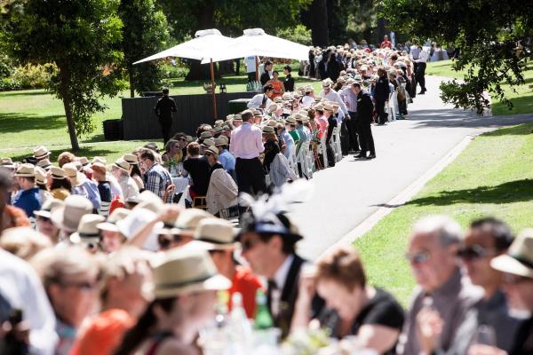 澳大利亚维多利亚州墨尔本美食美酒节世界最长午餐