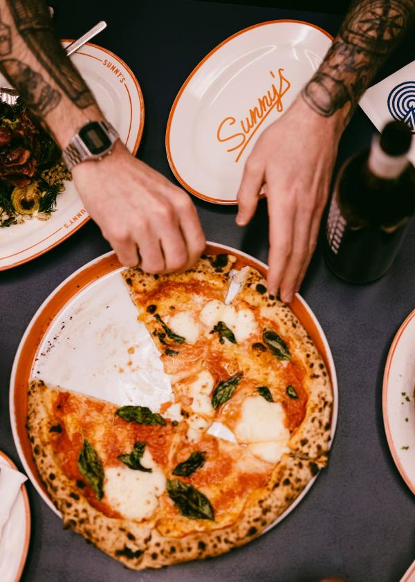 南澳大利亚州，阿德莱德，Sunny's Pizza © Jampal Dawa/澳大利亚旅游局版权所有