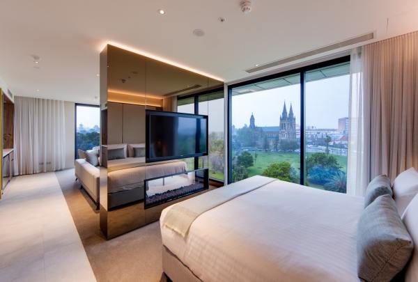 南澳大利亚州，奥瓦尔酒店的大教堂套房 © 奥瓦尔酒店版权所有