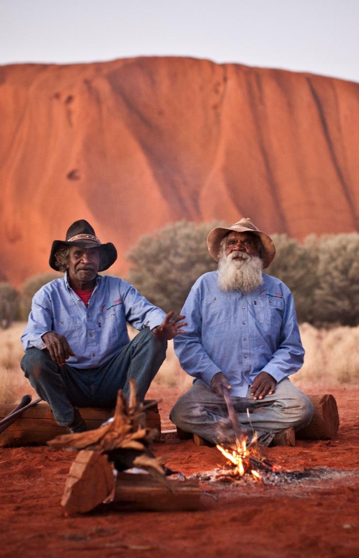北领地，乌鲁鲁卡塔丘塔国家公园，乌鲁鲁原住民之旅 © 澳大利亚旅游局版权所有