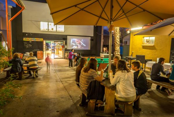 北领地 ，爱丽斯泉，爱丽斯泉青年旅舍 ©爱丽斯泉青年旅舍