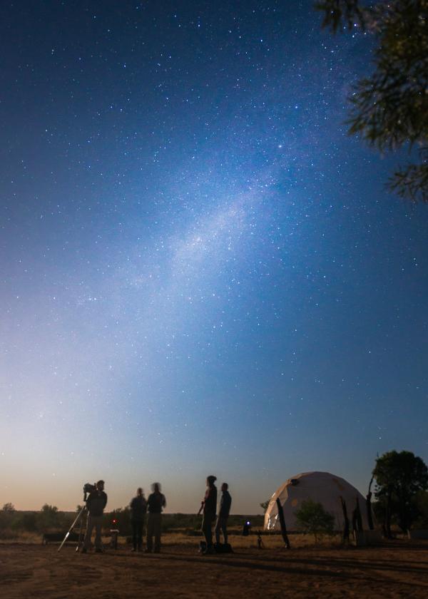 北领地，爱丽斯泉，地球保护区观星 © 北领地旅游局/Matt Glastonbury 版权所有