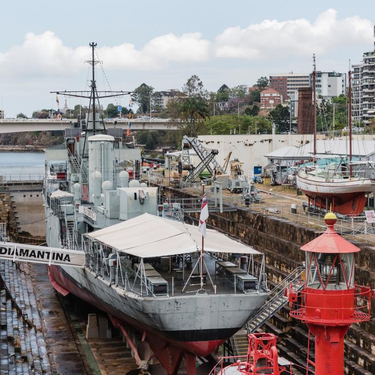  昆士兰州，布里斯班，昆士兰海事博物馆，位于列入世界遗产名录的南布里斯班干船坞的“迪亚曼蒂纳号”江河级护卫舰 © Museum Network Queensland 版权所有