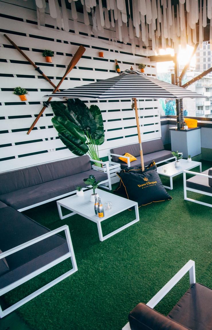 昆士兰州,布里斯班,南岸,福克斯酒店,丹迪屋顶酒吧 © 福克斯酒店版权所有 昆士兰州,布里斯班,南岸,福克斯酒店,丹迪屋顶酒吧 © 福克斯酒店版权所有