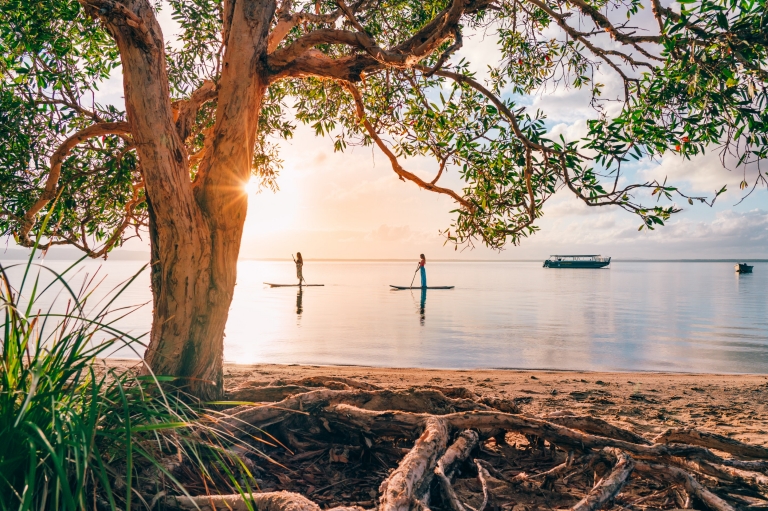 昆士兰州，努沙，划桨 © 昆士兰州旅游及活动推广局版权所有