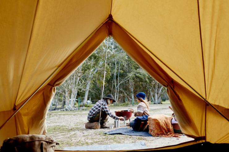 昆士兰州，努沙，在伊兰达岬露营 © 昆士兰州旅游及活动推广局/Ming Nomchong 版权所有