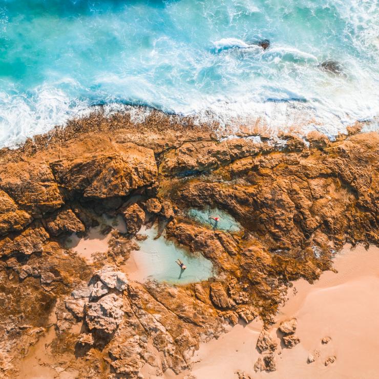 游泳者空中鸟瞰北斯德布鲁克岛 © 昆士兰州旅游及活动推广局版权所有
