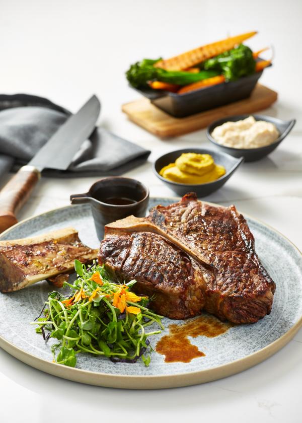 位于道格拉斯港塔莱海滩自然保护区的鹭鸶餐厅的户外用餐区 © Colyn Lovegreen（Lovegreen Photography）版权所有