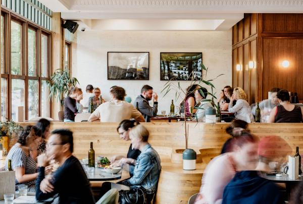 迪克森 Highroad 咖啡馆内景 © Supermatte、Deon Rohmursanto 版权所有