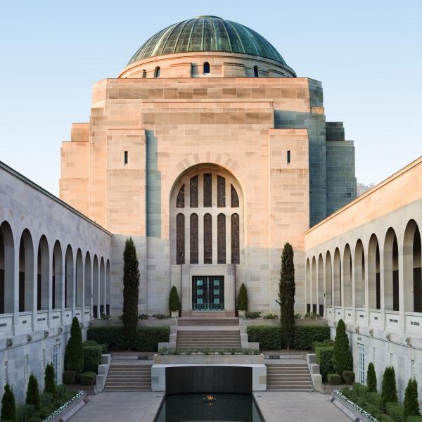  澳大利亚首都领地，堪培拉，澳大利亚战争纪念碑 © 澳大利亚旅游局版权所有