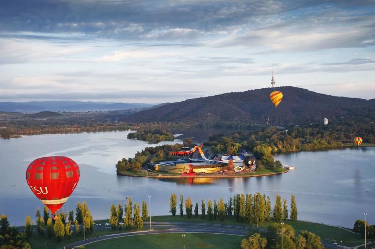 空中鸟瞰堪培拉的伯利格里芬湖 © 澳大利亚文化景点联盟版权所有