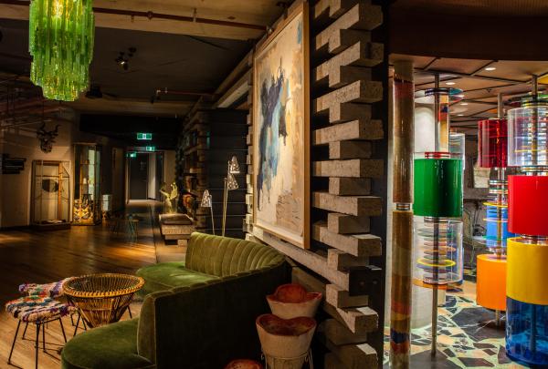 装饰以当地家具陈设的新阿克顿 Ovolo Nishi 酒店 © 堪培拉观光局版权所有