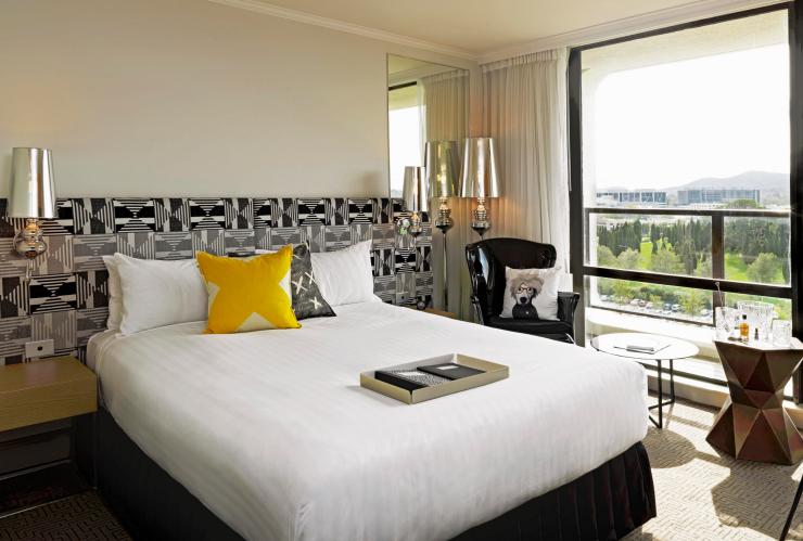 澳大利亚首都领地，堪培拉，堪培拉 QT 酒店的卧室套房 © QT 酒店集团版权所有