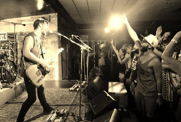  达尔文铁路俱乐部的现场乐队 © 达尔文铁路俱乐部版权所有