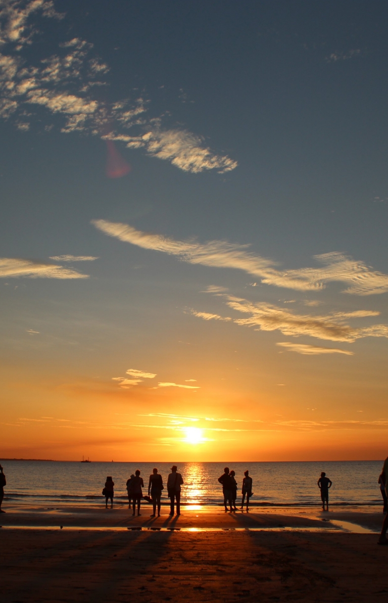 北领地，达尔文，明迪尔海滩的日落景观 © 澳大利亚旅游局版权所有