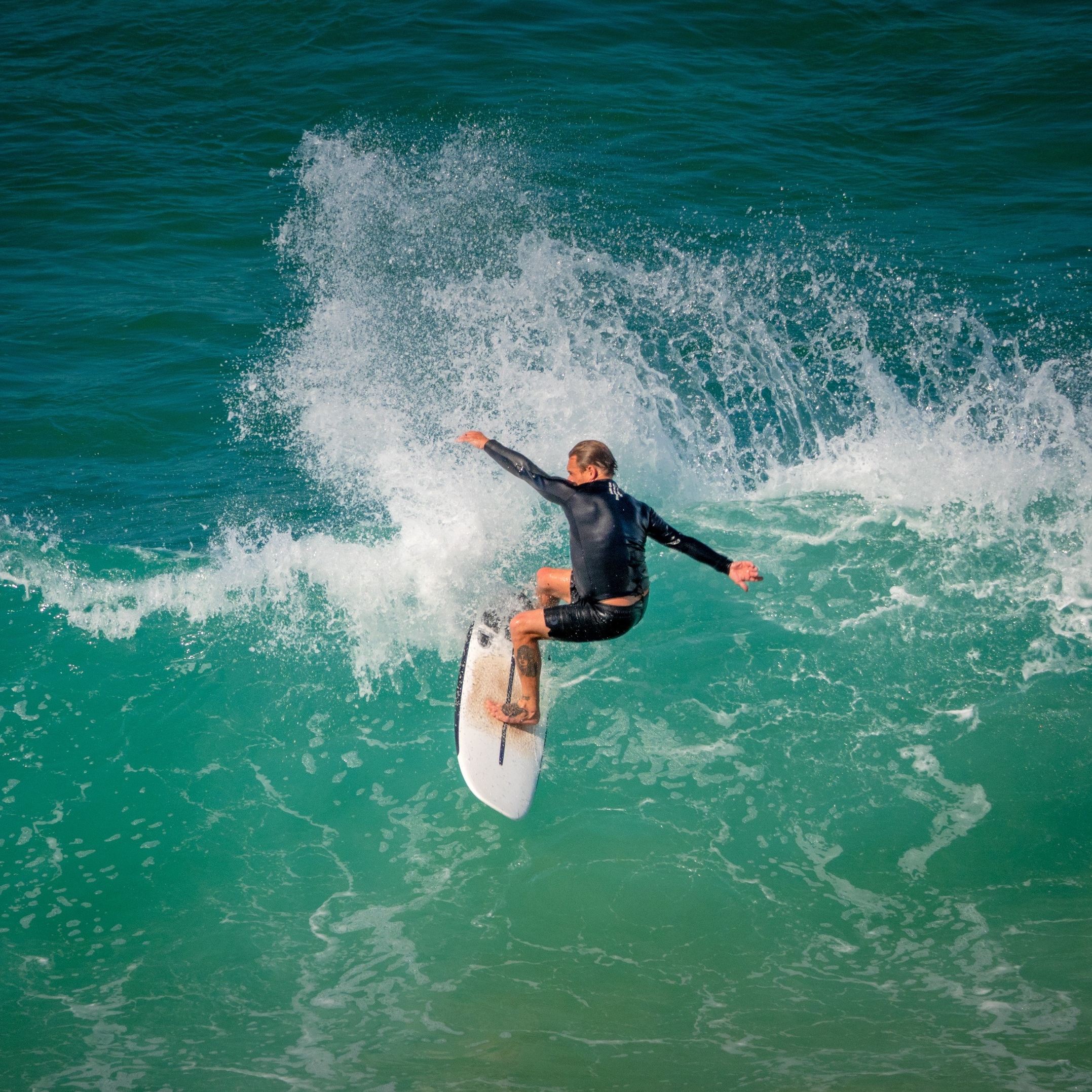  黄金海岸上的冲浪者 © 澳大利亚旅游局版权所有