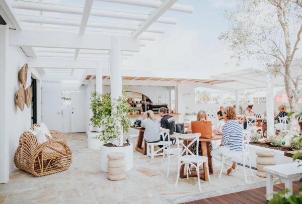 在波丽台 Next Door Espresso 用餐的顾客 © Next Door Espresso 版权所有