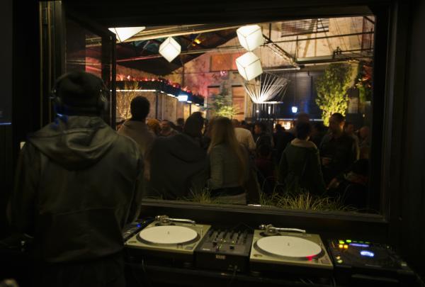 维多利亚州，布朗斯威克，Howler 酒吧 © 维多利亚州旅游局版权所有