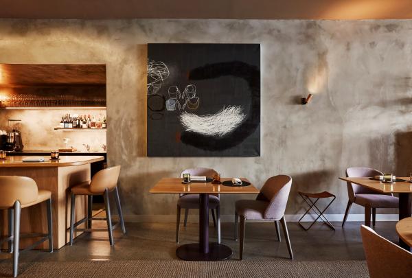 维多利亚州，墨尔本，Amaru 温馨的大地色内饰 © John O’Rourke 版权所有