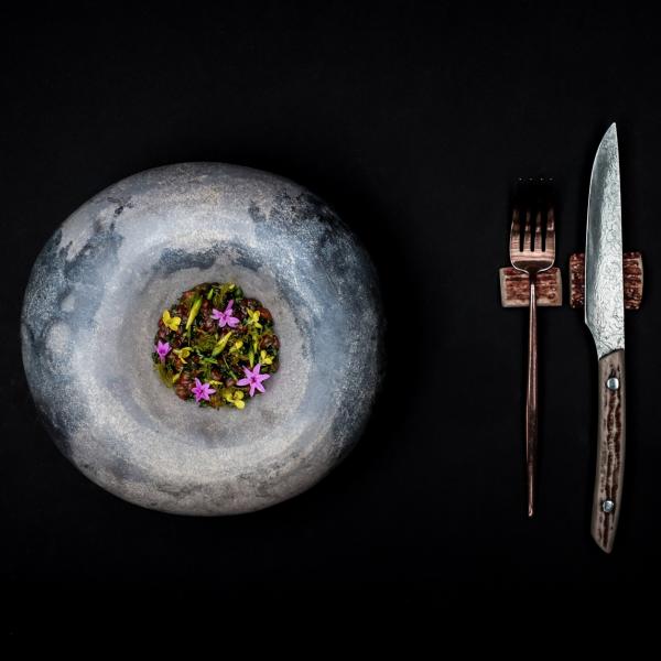 维多利亚州，墨尔本，Lûmé 餐厅的牛肉鞑靼 © Samuel Thornhill 版权所有