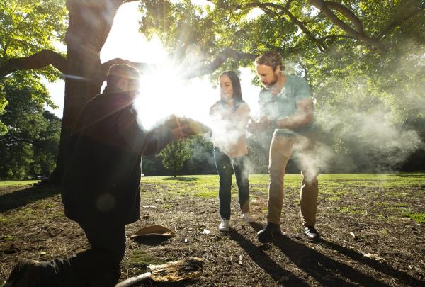 维多利亚州，墨尔本花园，维多利亚皇家植物园，原住民遗产之旅 © 澳大利亚旅游局，Archie Sartracom 版权所有