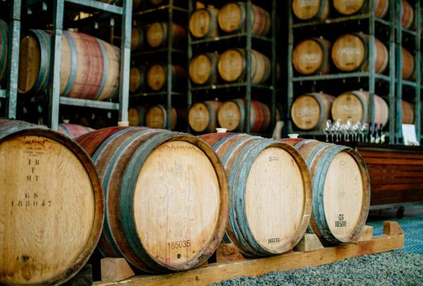 维多利亚州，希尔斯维尔，巨人脚步（Giant Steps）酒庄酒窖和餐厅 © Tom Ross 版权所有