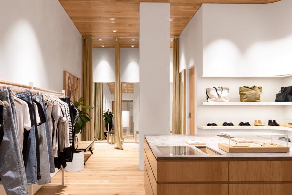 墨尔本百货商店内的 Bassike 时装店 © Bassike/Amelia Stanwix 版权所有