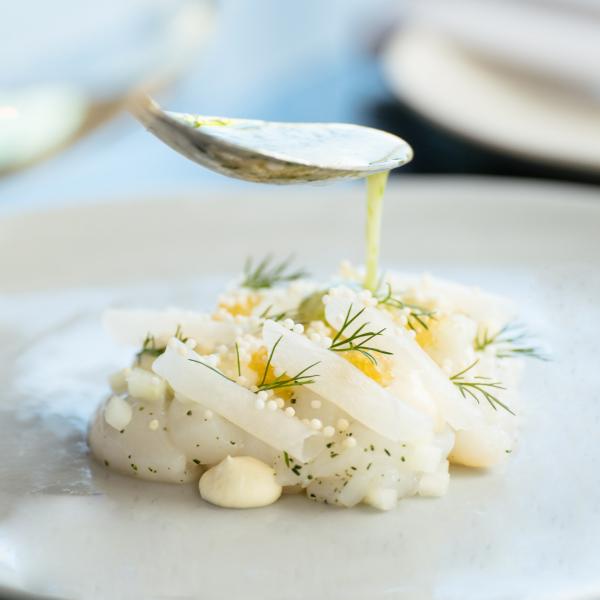 珀斯 Wildflower 餐厅的阿布罗柳斯群岛扇贝 © Wildflower 餐厅版权所有