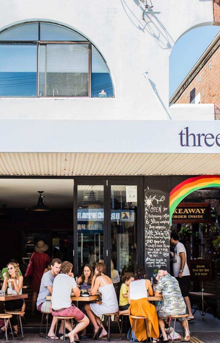 新南威尔士州,布朗特,三只蓝鸭子(Three Blue Ducks)餐厅中配有牛油果和荷包蛋的吐司 © 新南威尔士州旅游局版权所有 新南威尔士州,布朗特,三只蓝鸭子(Three Blue Ducks)餐厅中配有牛油果和荷包蛋的吐司 © 新南威尔士州旅游局版权所有