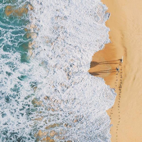 空中俯瞰冲浪者在悉尼棕榈海滩上漫步 © Adam Krowitz 版权所有