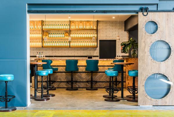 新南威尔士州，曼利镇，Manly Spirits Co. © Manly Spirits Co.，Alana Dimou 版权所有