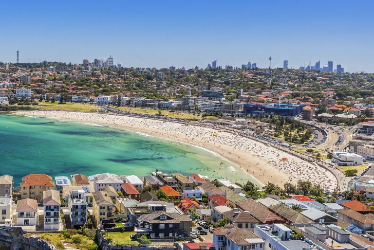 空中俯瞰悉尼邦迪海滩 © 新南威尔士州旅游局，Hamilton Lund 版权所有
