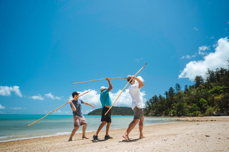昆士兰州，Whitsunday Paradise Explorer，Ngaro 文化之旅 © 昆士兰州旅游及活动推广局版权所有