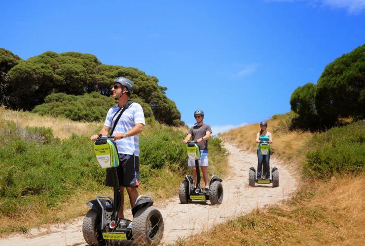 西澳大利亚州，游客骑赛格威电动代步车游览罗特尼斯岛 © 罗特尼斯岛旅游局版权所有