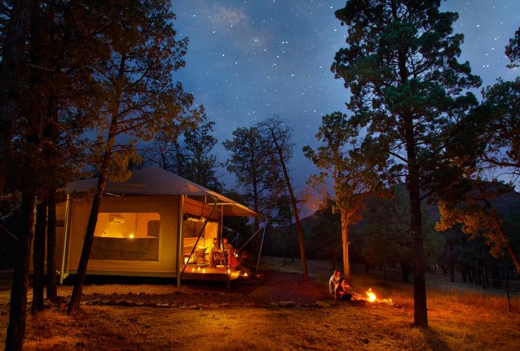 维凭拿庞的伊卡拉游猎营地，星空下的游猎帐篷 © 南澳大利亚旅游局版权所有