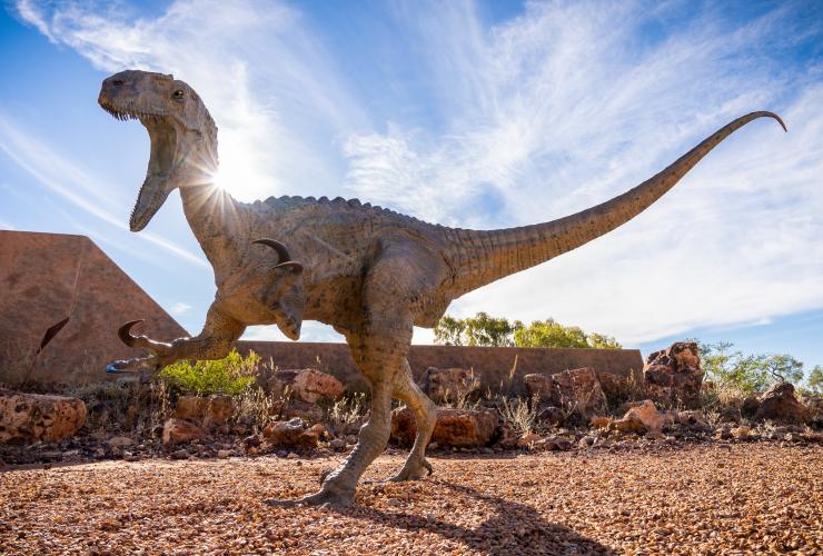 一只恐龙模型伫立在昆士兰州温顿的澳大利亚恐龙小道上 © 昆士兰州旅游及活动推广局版权所有