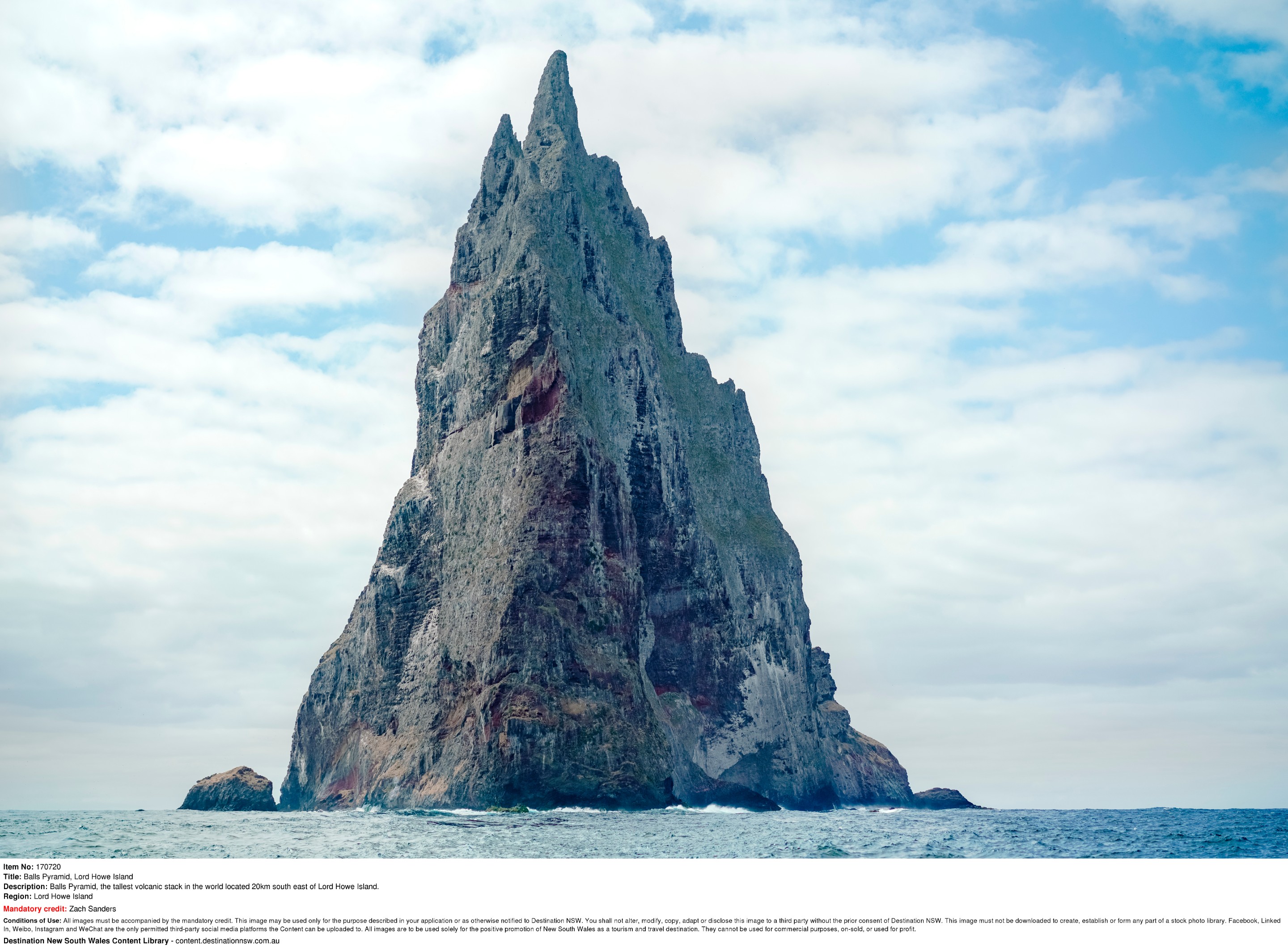  豪勋爵岛附近的波尔斯金字塔（Balls Pyramid）火山岩 © Zach Sanders 版权所有