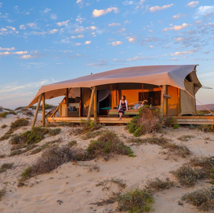 西澳大利亚州萨尔萨利斯的豪华露营帐篷外部 © 西澳大利亚州旅游局版权所有