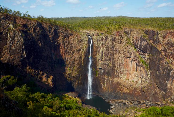 昆士兰州，沃拉曼，沃拉曼瀑布© Aaron Spence/昆士兰州旅游及活动推广局版权所有