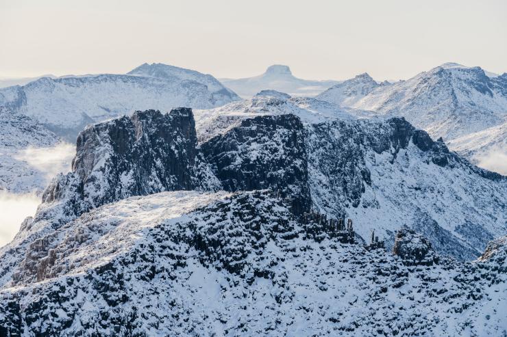 塔斯马尼亚州，摇篮山，杜坎山脉和巴恩断崖，吉里昂山，Acropolis © Luke Tscharke 版权所有