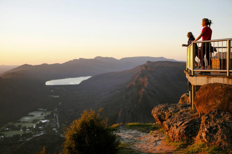 维多利亚州，格兰屏国家公园（Grampians National Park），贺思盖上的博罗卡观景点© 维多利亚州旅游局版权所有