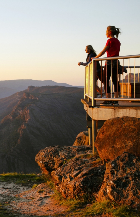 维多利亚州，格兰屏国家公园（Grampians National Park），贺思盖上的博罗卡观景点© 维多利亚州旅游局版权所有