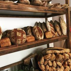 锡格尼特 Cygnet Woodfired Bakehouse 新鲜出炉的面包 © Cygnet Woodfired Bakehouse 版权所有