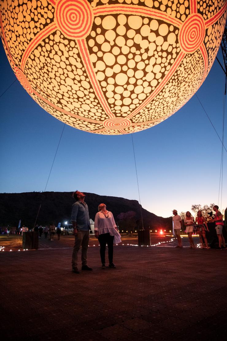 北领地，爱丽斯泉，帕尔蒂玛灯光节 © 北领地旅游局/KWP! 版权所有